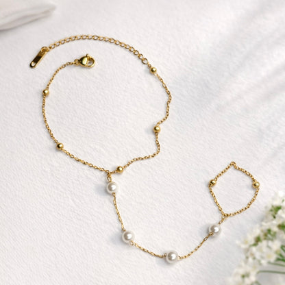 Alora Pearl Handchain