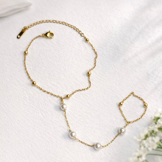 Alora Pearl Handchain