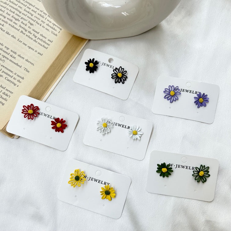 Korean Daisy Studs