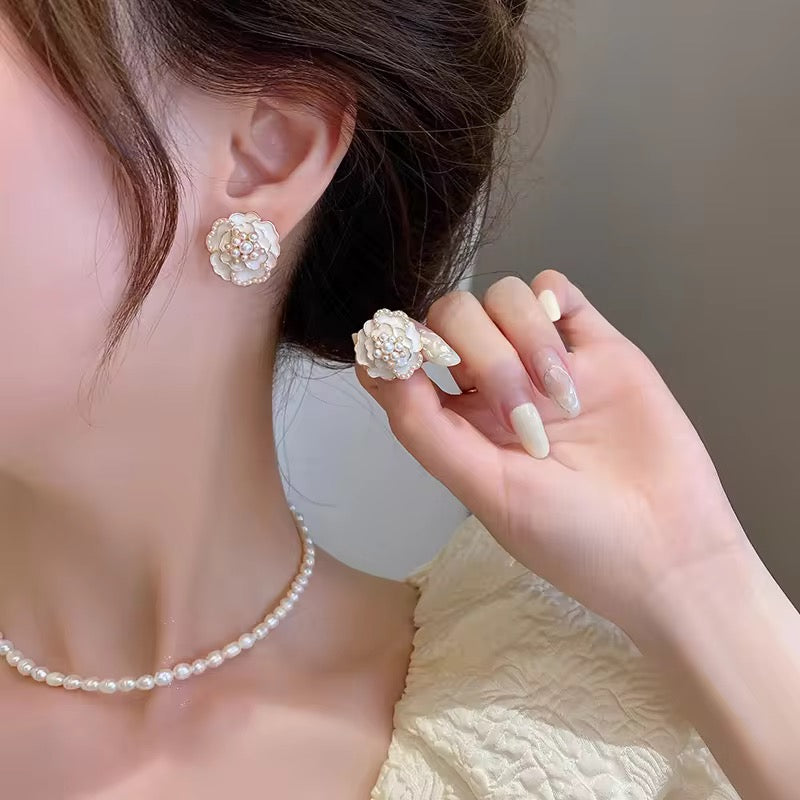 Royal Rose Pearl Earrings