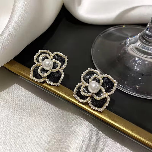 Pearl Bloom Earring