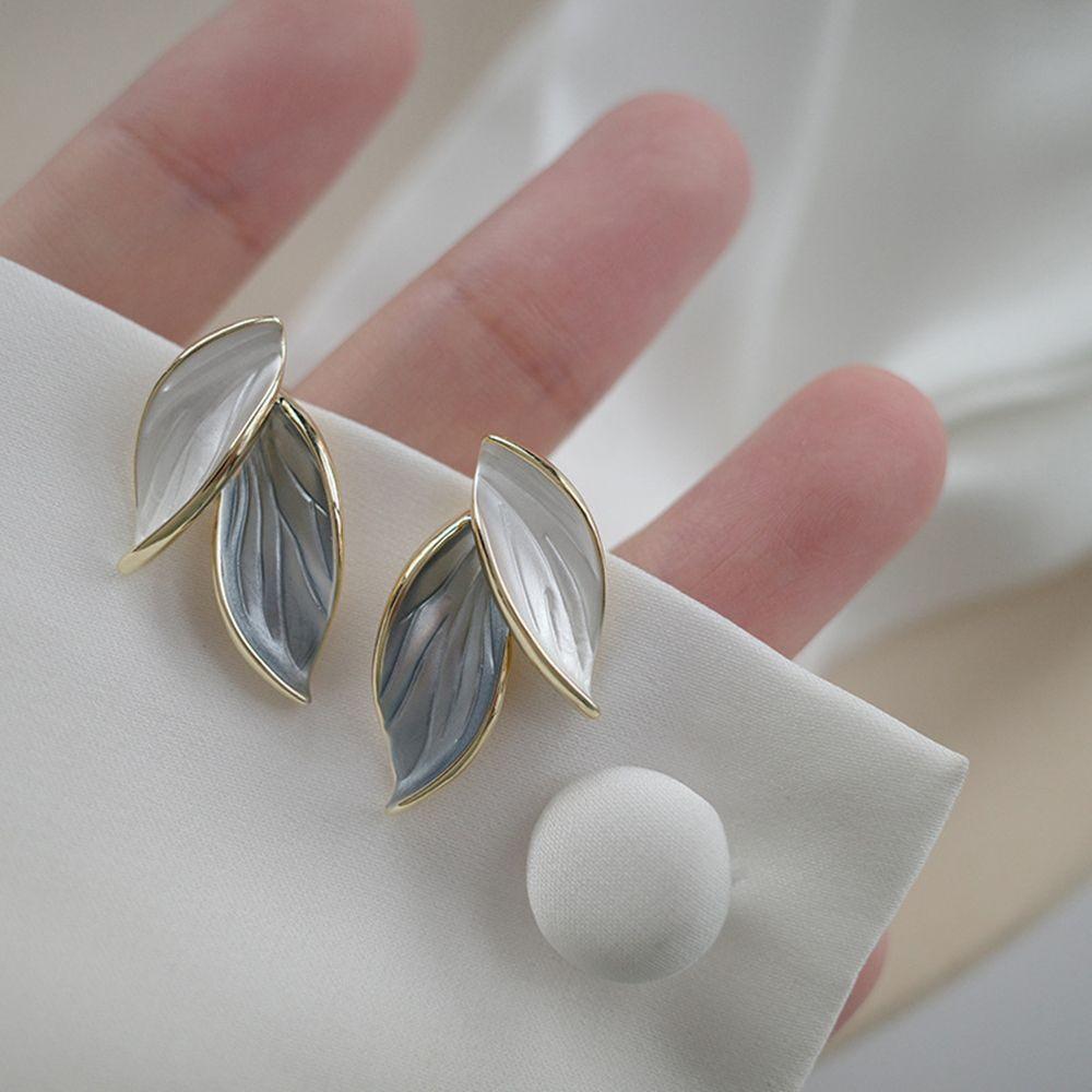 Minimal Leaf Earrings