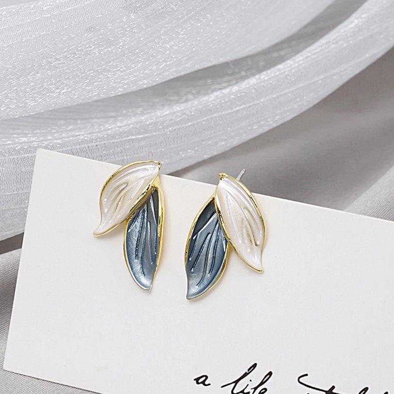 Minimal Leaf Earrings