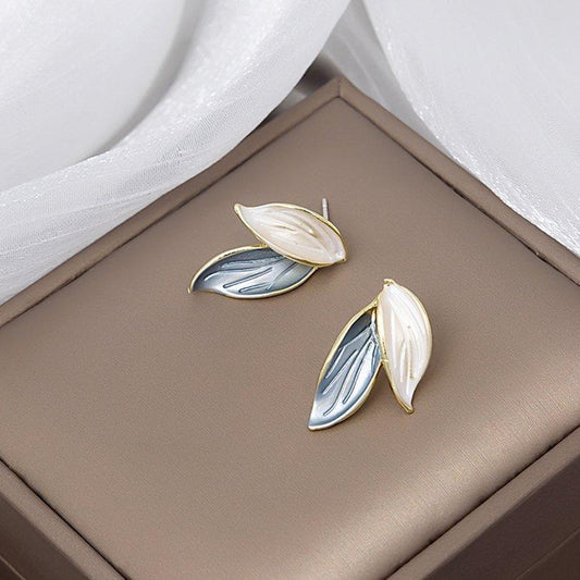 Minimal Leaf Earrings